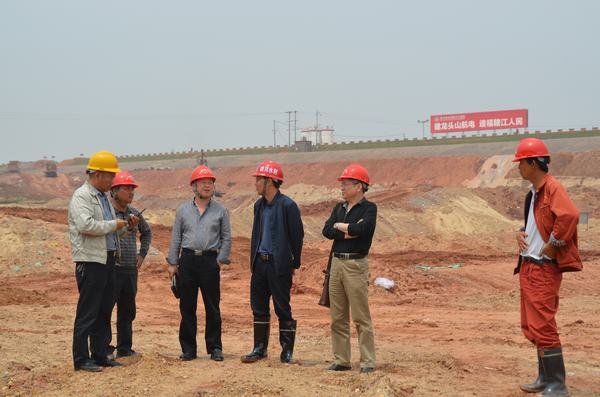 黃永沾、汪輝德一行參加江西龍頭山電站施工合同問(wèn)題專(zhuān)題會(huì)議